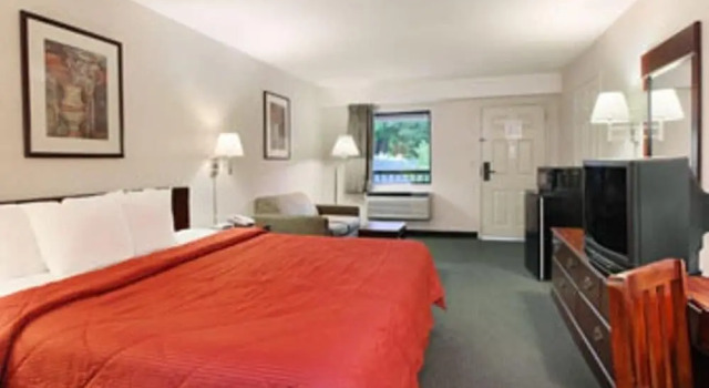 Двухместный люкс Days Inn & Suites by Wyndham Columbia Airport