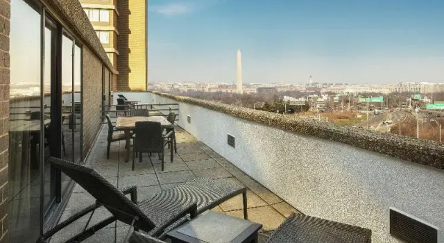 Номер Standard с балконом DoubleTree by Hilton Washington DC   Crystal City
