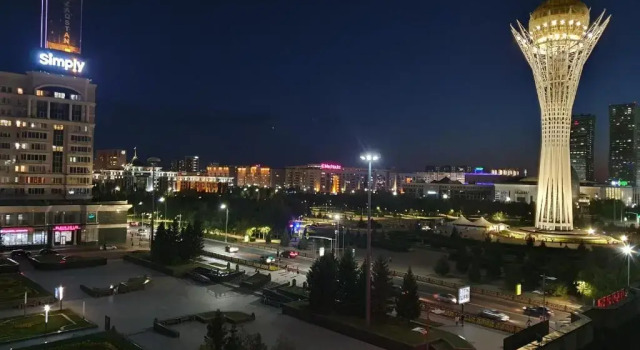 Komfortnaja 3h komn kv s vidom na Bajterek, Prenota Appartamento Hotel a Astana con piscina, Piscina