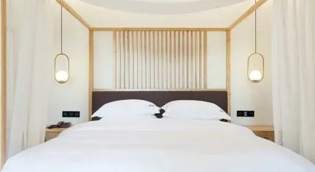 Двухместный семейный люкс Deluxe с балконом Mingshan Qingyuan Tea Yard  Hotel