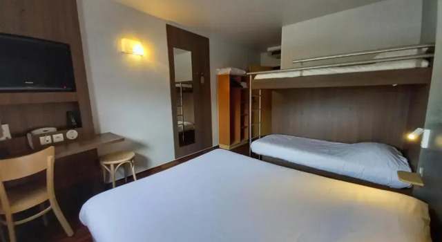 Семейный номер Standard B&B HOTEL Saint-Etienne Monthieu