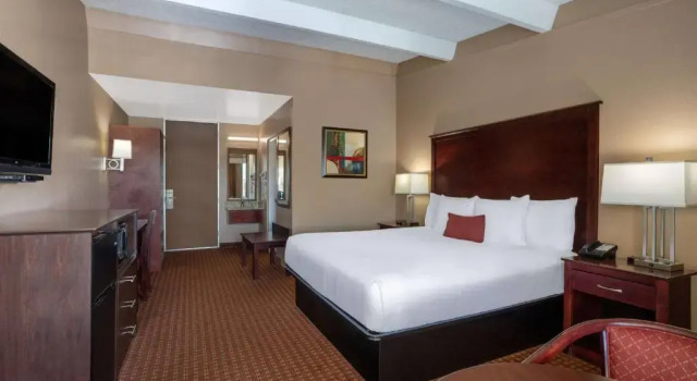 Номер Travelodge by Wyndham Lakeland
