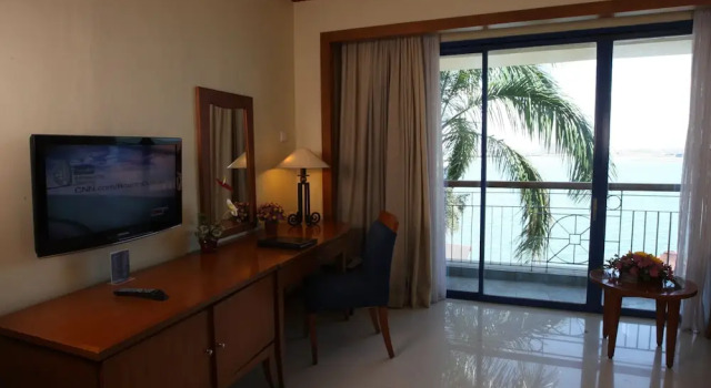 Двухместный номер Deluxe с балконом и с видом на море Makassar Golden Hotel