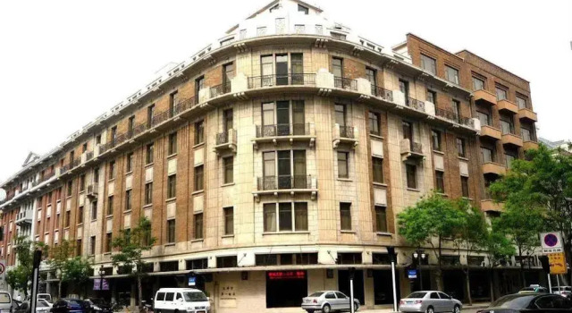 Tianjin First Hotel (Xiao Bai Lou Five Avenue Tourist Area)