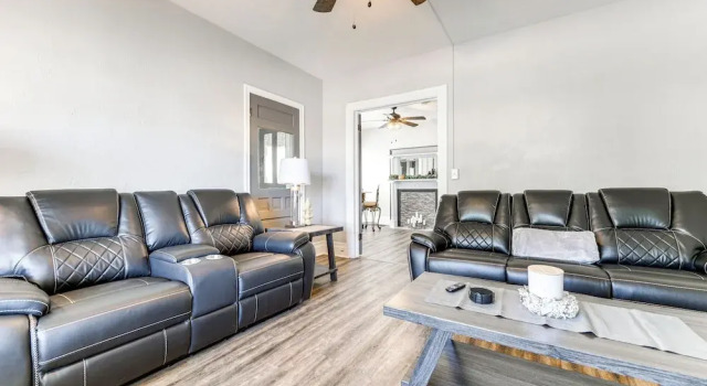 1 Mi to Niagara Falls! Family Home w/ Shared Yard, Забронировать Отель Отели Ниагара Фолс 4 звезды, рядом с Круиз Maid of the Mist, 4*