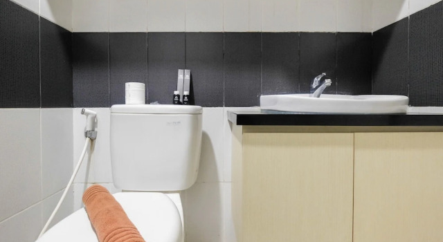 Camera Standard Luxurious and Comfy 2BR Cinere Bellevue Suites Apartment