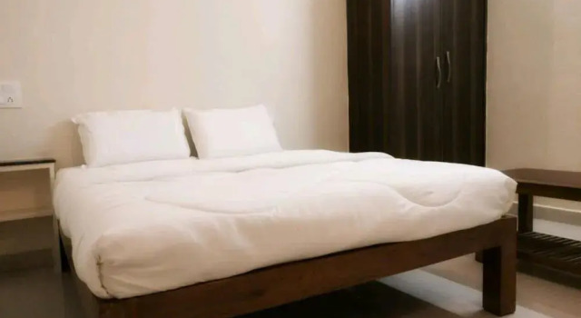Iroomz Hotel Krishna Inn