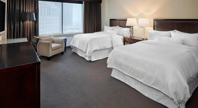 Четырёхместный номер Standard с видом на город The Westin Edmonton