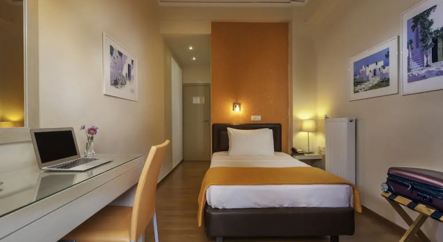 Одноместный номер Standard с балконом Lilia Hotel