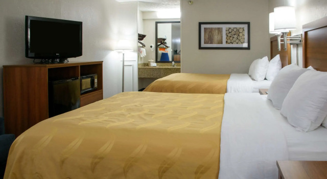 Четырёхместный номер Standard Quality Inn Lewisburg