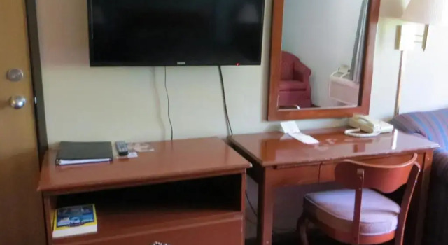 Четырёхместный номер Standard River Hill Inn & Suites