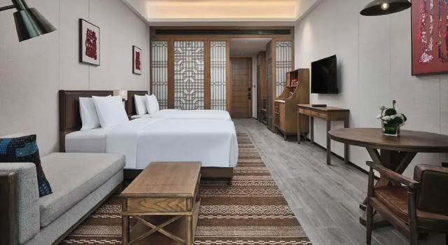 Номер Standard с балконом и с видом на озеро Wanda Realm Yanan