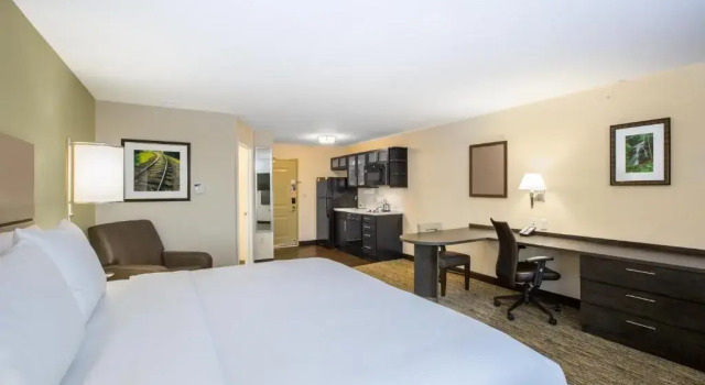 Люкс Candlewood Suites - Omaha Millard Area by IHG