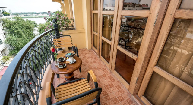 Двухместный номер Deluxe с балконом Ohana Phnom Penh Palace Hotel