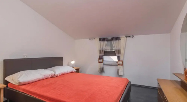 Awesome Home in Labin With Wifi and 4 Bedrooms, Rezervovat Hotel Hotely v Labin s parkováním, Parkování