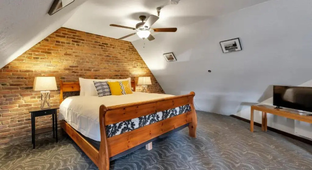 Апартаменты College Inn Hotel