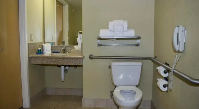 Двухместный номер Standard Holiday Inn Express Hotel & Suites Vacaville by IHG
