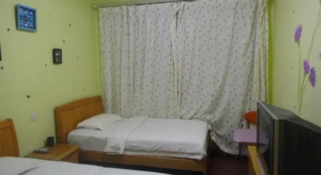 Raintree Backpacker Hostel(三亚雨树背包客青年旅舍), Book Hotel Sanya Hainan