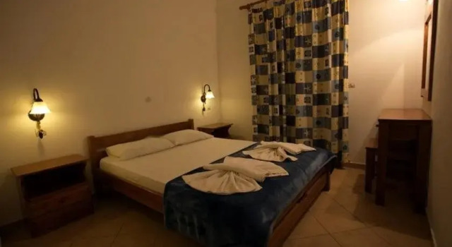 Aposperitis, Rezervați Hotel Donousa Cicladele