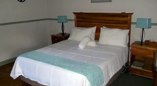 Двухместный номер Standard с видом на сад HouseMartin Lodge & Self Catering