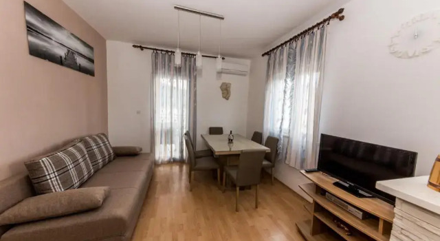 Apartments Mate, Забронировать Апартаменты/квартира Винишче Trogir Riviera, рядом с Пляж Купиница