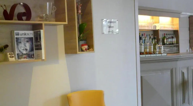 Hostellerie dHéloïse Logis, Забронировать Отель Клюни Cote du Maconnais-Beaujolais, рядом с École Nationale Supérieure d'Arts et Métiers