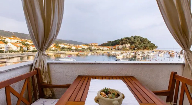 Apartmani Maris, Prenota Appartamento Hotel a Isole Quarnerine con parcheggio, Parcheggio
