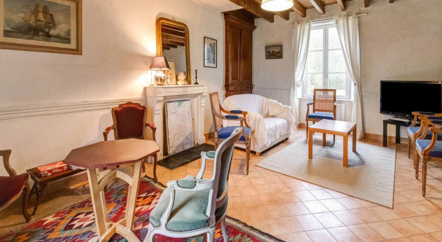 Pretty Holiday Home in Golleville with Private Garden, Book Hotel Hotels in Normandy with Parking, Parking
