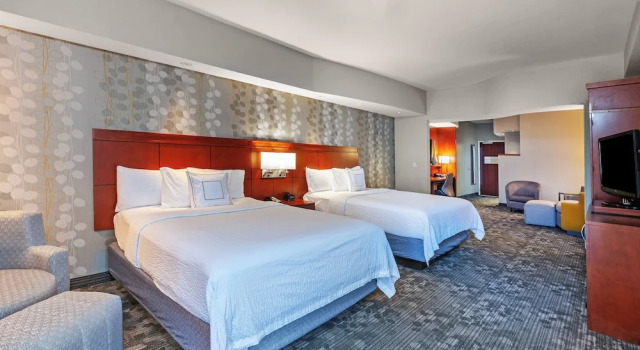 Люкс Courtyard by Marriott Tulsa Woodland Hills