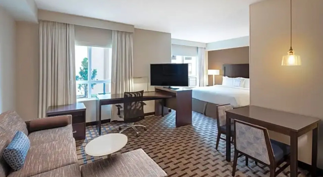Двухместный полулюкс с балконом Residence Inn by Marriott Seattle South/Renton