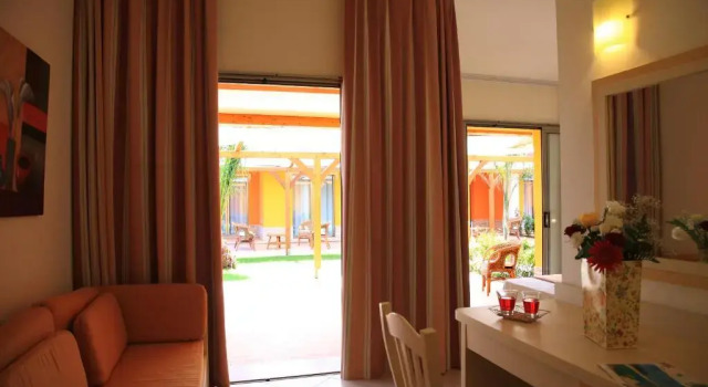 Четырёхместный номер Standard Hotel Baia Di Trainiti