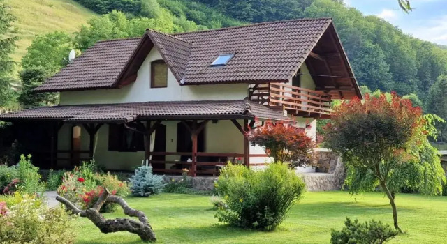 Коттедж Casa De Sub Piatra