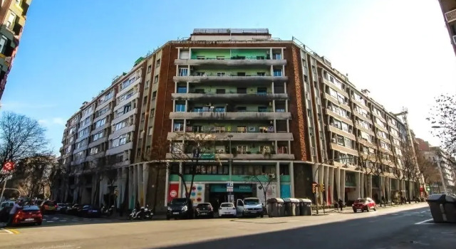BBarcelona Family Flat, Забронировать Отель Отели Барселоны с парковкой, рядом с Museu de Carrosses Fúnebres, Парковка