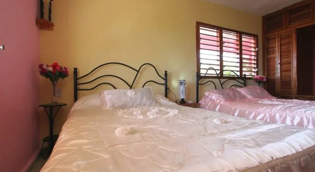 Hostal Zaira Kenia y Jorge Luis, Rezervovat Hotel Hotely v Sancti Spiritus s parkováním, Parkování