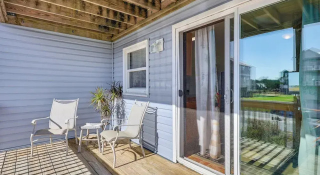 Walk to Beach: Duplex in North Topsail Beach!, Забронировать Апартаменты/квартира Норт-Топсейл-Бич Северная Каролина