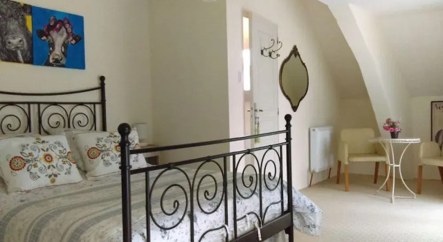 16th Century Presbytery in Magnac Laval, Reserva ahora Hotel Hoteles en Magnac-Laval con aparcamiento, Aparcamiento