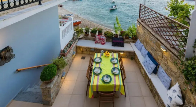 Коттедж Eftopia Beachfront 3-bedrooms apartment