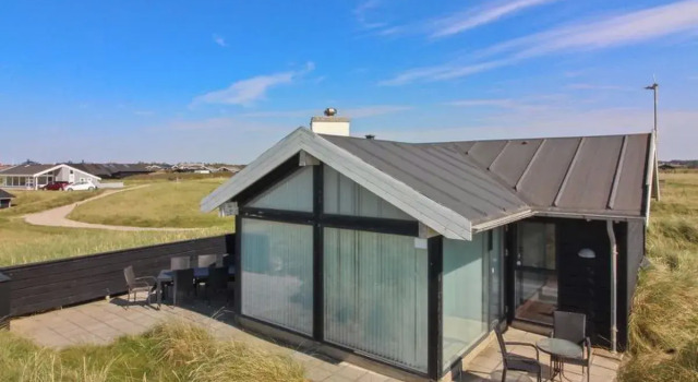 "Antonie" - 35m from the sea in NW Jutland