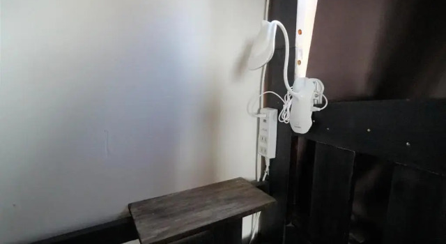 Кровать в общем номере Sansan Yuzawa Backpackers