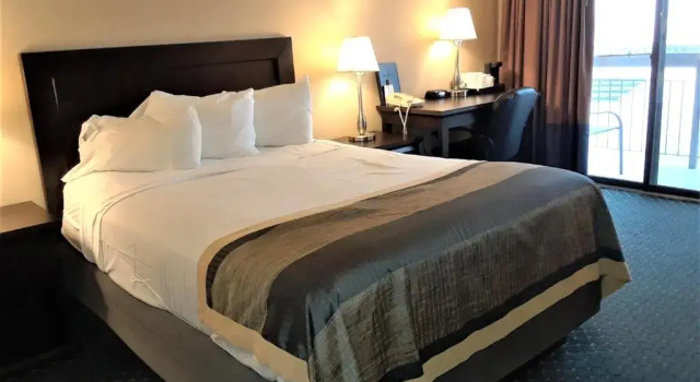 Четырёхместный номер Deluxe The Jordan Ramada by Wyndham