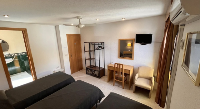Номер Comfort Hostal Tarrés