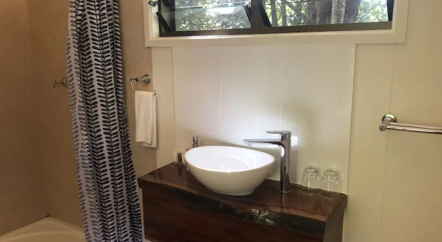 Двухместный коттедж Deluxe с балконом и с видом на горы Cape Trib Farmstay