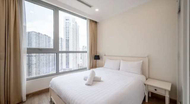 Апартаменты Deluxe с 3 комнатами с балконом и с видом на город LUNA Apartment- Vinhomes Central Park