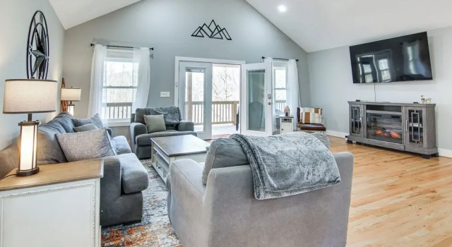 Modern Retreat w/ Mtn Views in Maggie Valley!