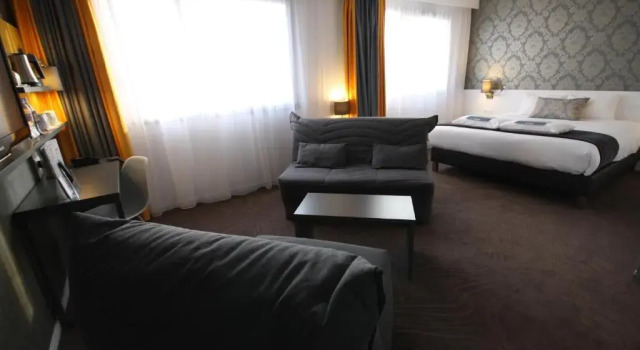 Пятиместный номер Standard Hotel Kyriad Tours St Pierre des Corps Gare