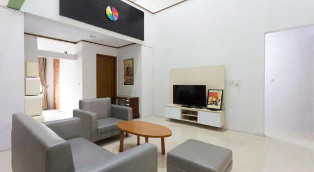 RedDoorz Plus near Cilandak Town Square 2, Buchen Sie Hotel Cilandak Jakarta, in der Nähe von Cilandak Stadtplatz