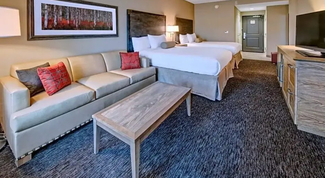 Четырёхместный номер Deluxe с балконом и с видом на реку Black Fox Lodge Pigeon Forge, Tapestry Collection by Hilton