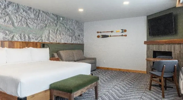 Двухместный люкс с балконом Hotel Canoe and Suites