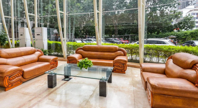 Eeril Hotel (Shenzhen Futian Convention and Exhibition Center Branch) , Забронировать Отель Отели Шэньчжэнь с парковкой, Парковка