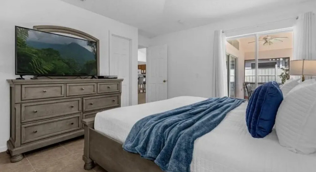 3 Bedrooms S / Lake Berkley Home by RedAwning